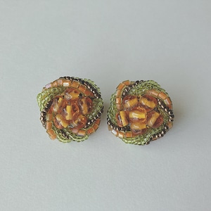 Vintage 50s - 60s JAPAN orange green gold plastic beads cluster earrings ヴィンテージ　50年代 - 60年代　日本製　オレンジ　グリーン　ゴールド　プラスチック　ビーズ　クラスター　イヤリング