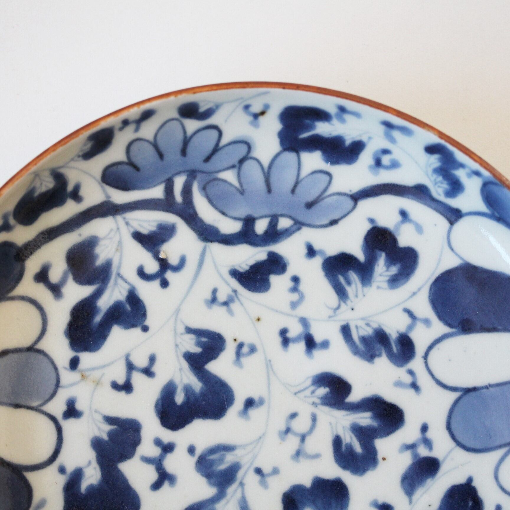 古伊万里染付松菊唐草文皿（その3）d18.8cm Imari Blue and White