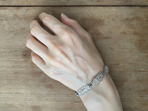 Silver bracelet / g