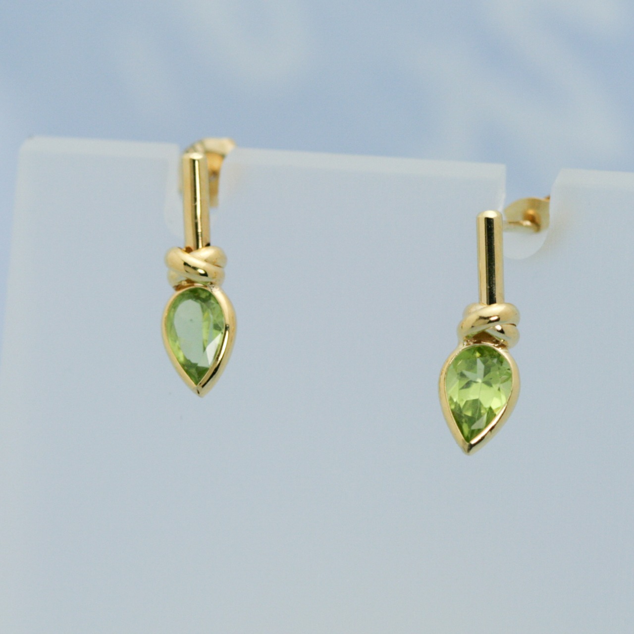 ペアシェイプ ペリドット ピアス　K18