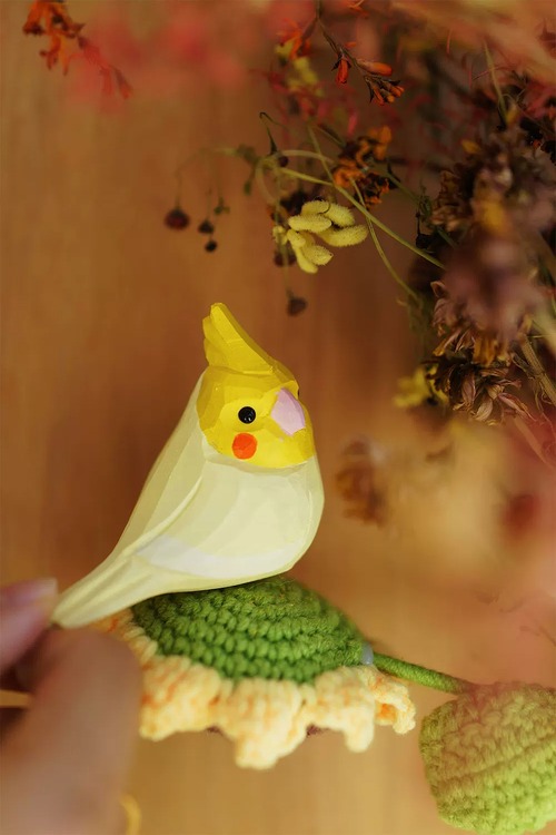 木彫り 小鳥 オカメインコ 置物 かわいい 癒し系 手作り風 卓上オブジェ デスク飾り インテリア雑貨 リビング 玄関 寝室 新婚祝い 結婚祝い ギフト プレゼント 商品画像4
