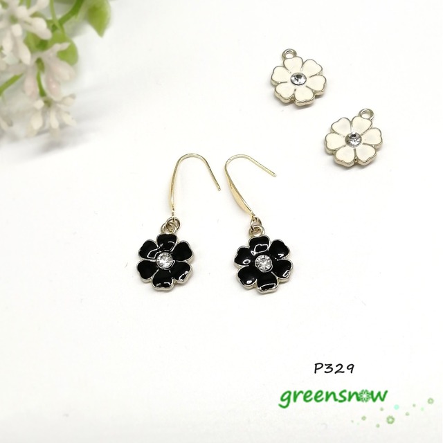 サージカルステンレス ピアス】ストーン付き 白 黒 花 フラワー 