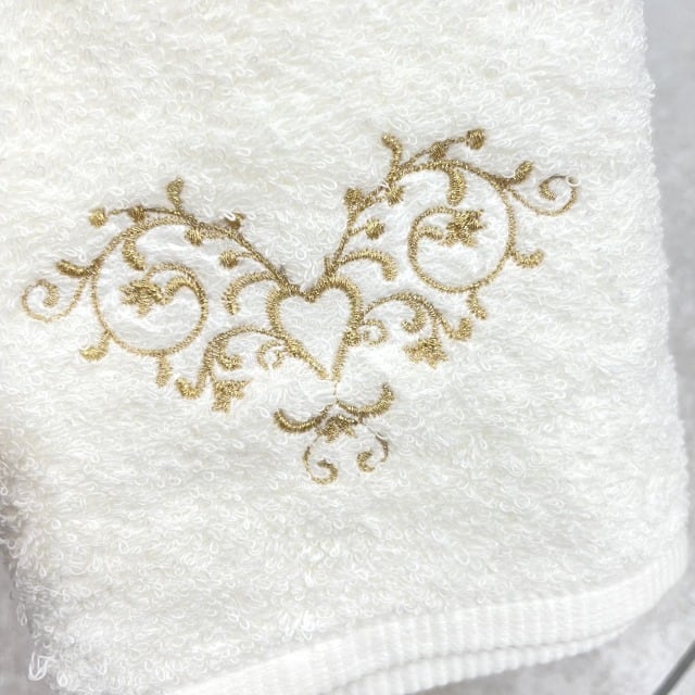 【Pua Hawaiiオリジナル】刺繍 フェイスタオル 金色 ゴールド ハート HEART ホワイト コットン100％ 粗品 お礼 母の日 プチギフト  結婚式 産休 プチギフト ギフト プレゼント タオルギフト かわいい おしゃれ ｙ