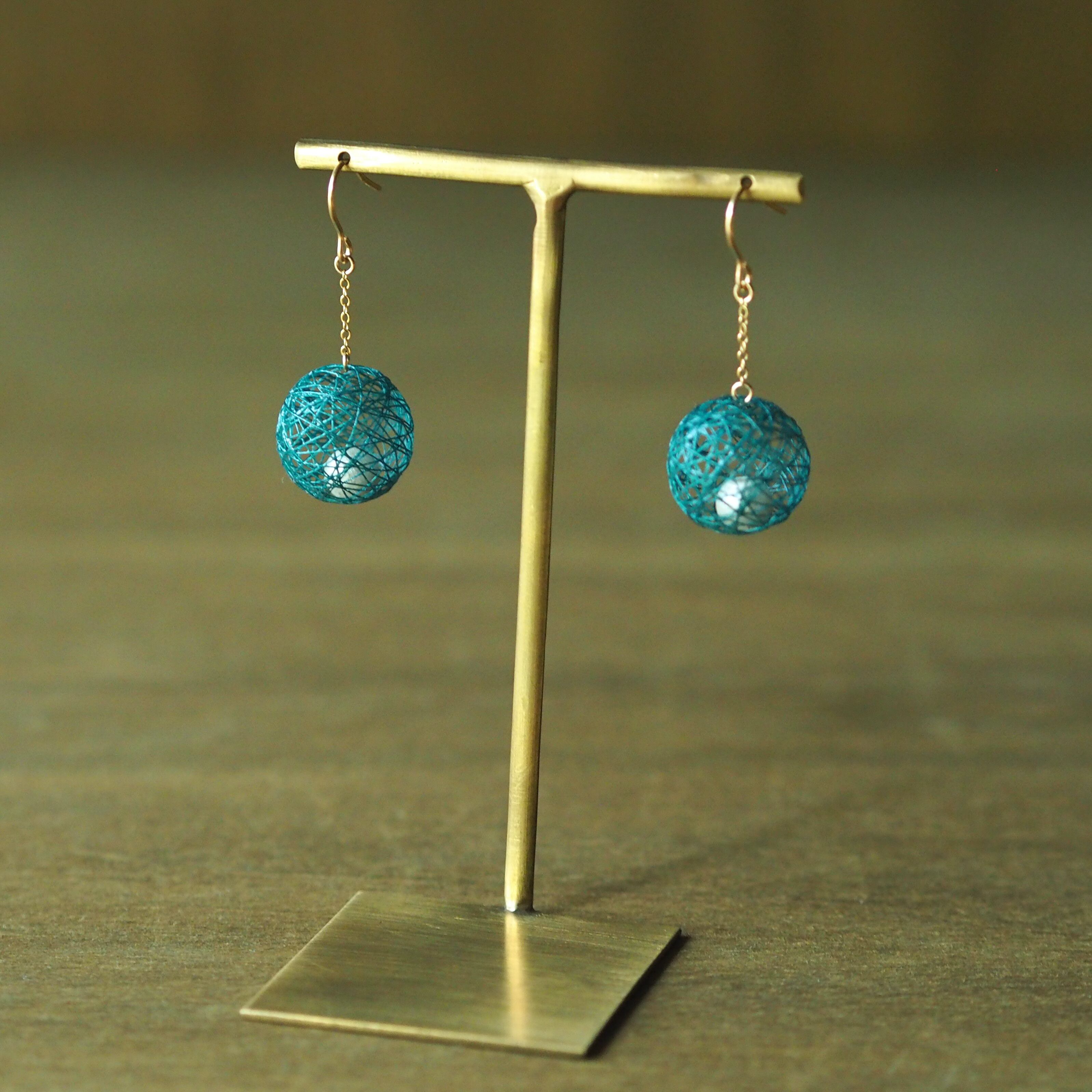 ☆アクセサリー　(片方)イヤリング　青玉　中古品　5,000円 パール入りまゆだま ブルーグリーン ピアス／イヤリング | ひらり the