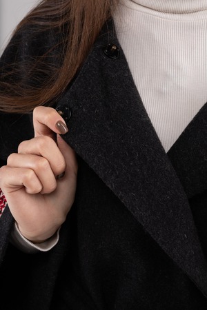 ウクライナ産プレミアムウール100%セミロングコート（黒）平行縫い　手刺繍