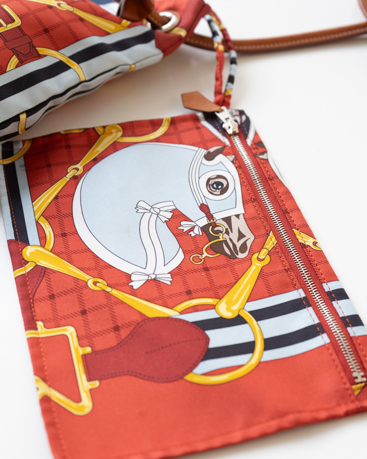 〈Hermès〉Silky City PM