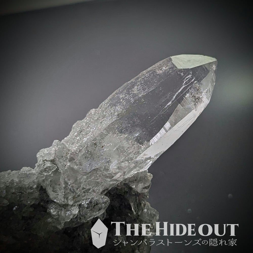 ヒマラヤ水晶オールドストック原石標本034 今度はブラッキー、謎の