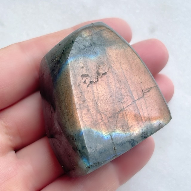 【モンサンミッシェルでアチューメント】【超美石】ラブラドライト　ブロンズカラー　握り石（置き石）　7014