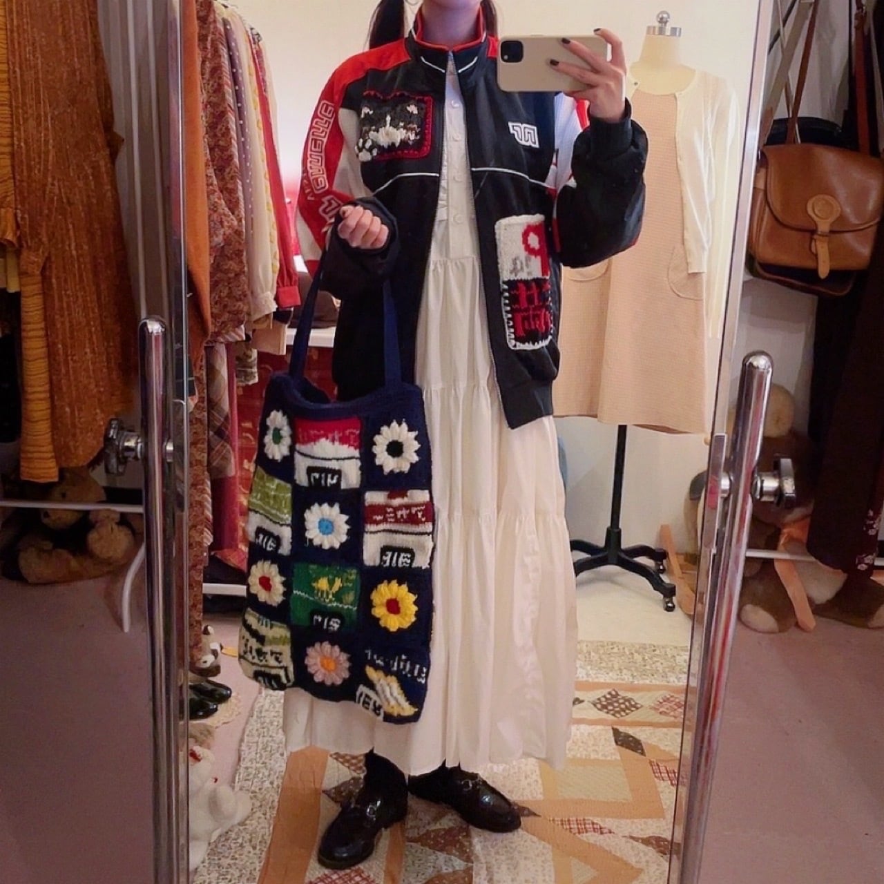 original / cigarette display rack knit tote bag