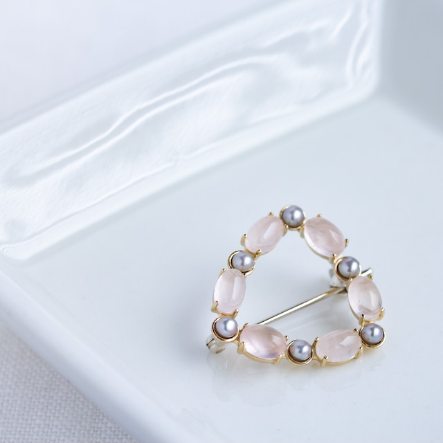 Classic　ブローチ　K10　Rose Quartz ＆ Pearl　Triangle