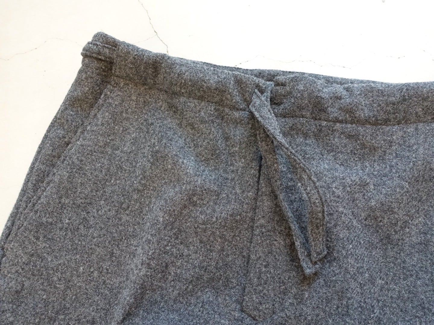 HATSKI Easy Wool Slacks | brownriver