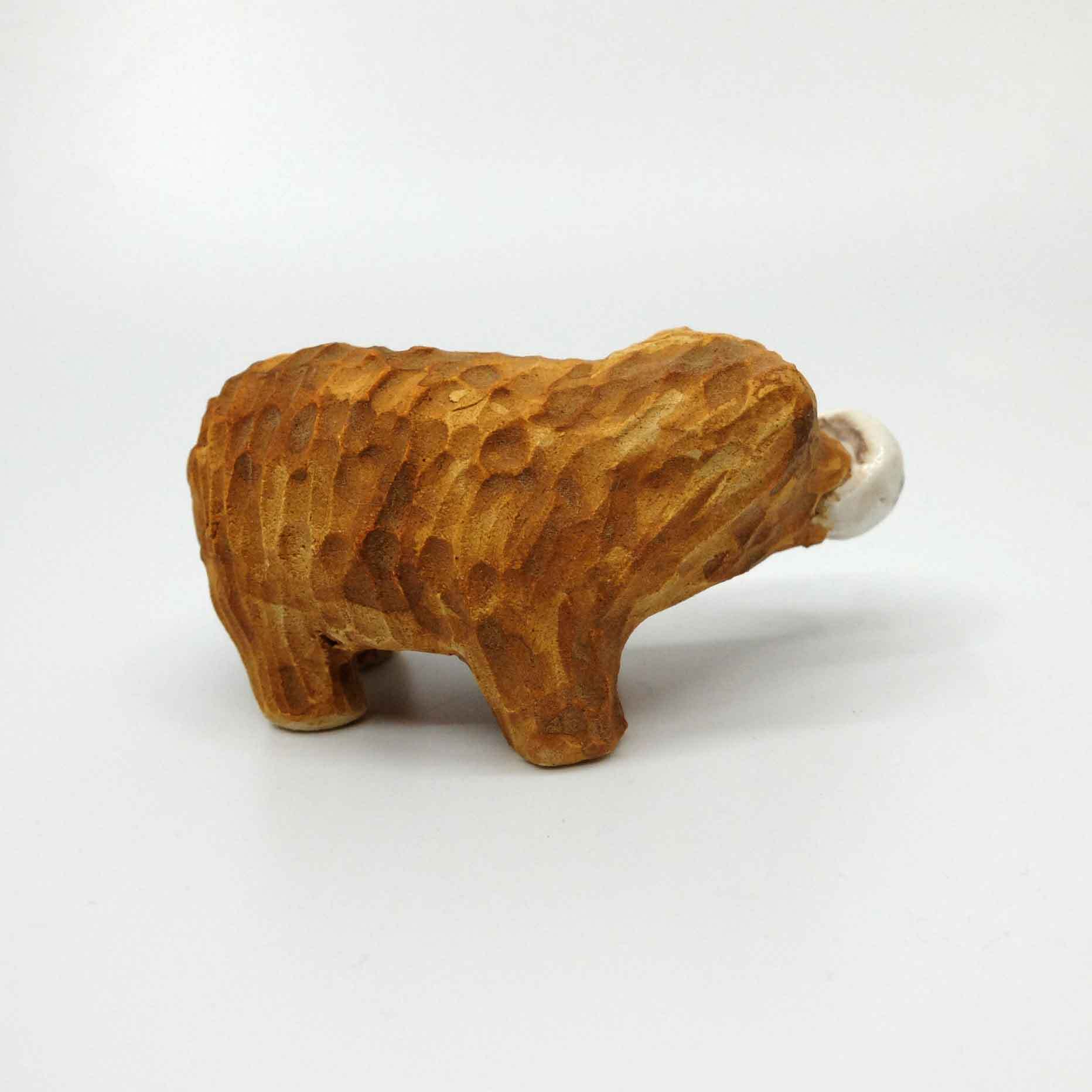 木彫り熊（コーヒー）の置き物 / すずきたまみ / 陶芸作品