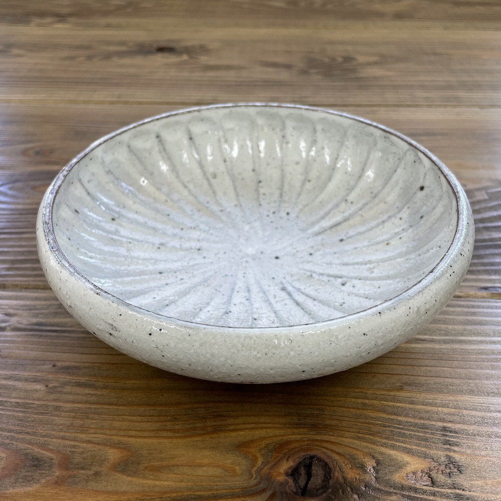 粉引 しのぎ彫り 17.5㎝ 美濃焼 ボウル/6寸浅鉢 | 美濃焼専門店