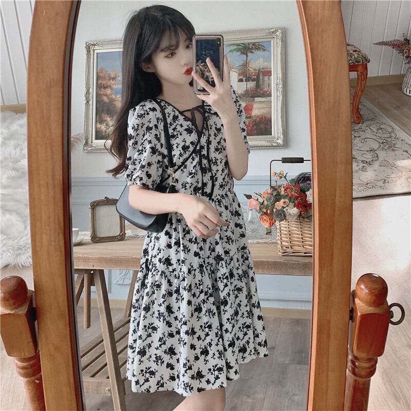 【新作】【送料無料】 2022 インターネットセレブホットスタイル痩身黒と白の花柄ドレス女性の夏の新しいスタイルパフスリーブ V ネックショートスカート 028958488638