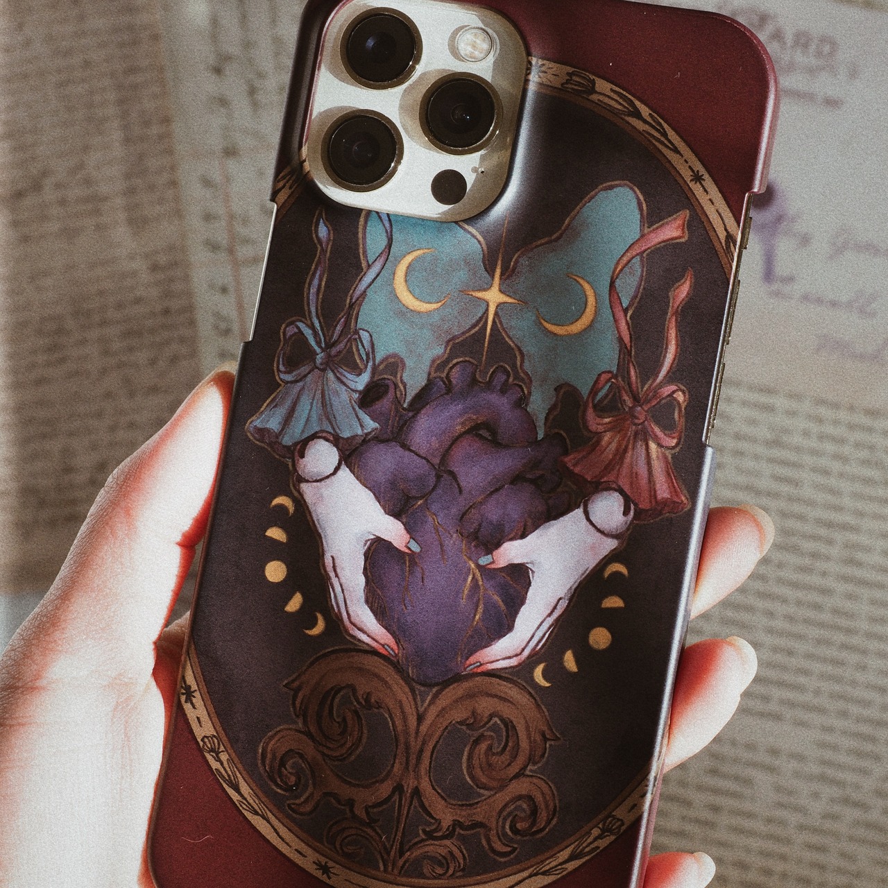 Spherical doll's heart smartphone case