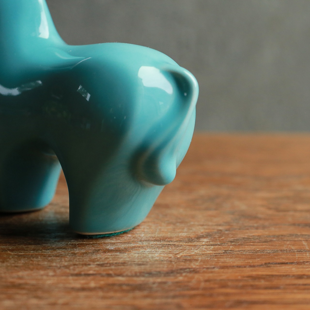 グリーンが美しい、幸せな親子の馬 2