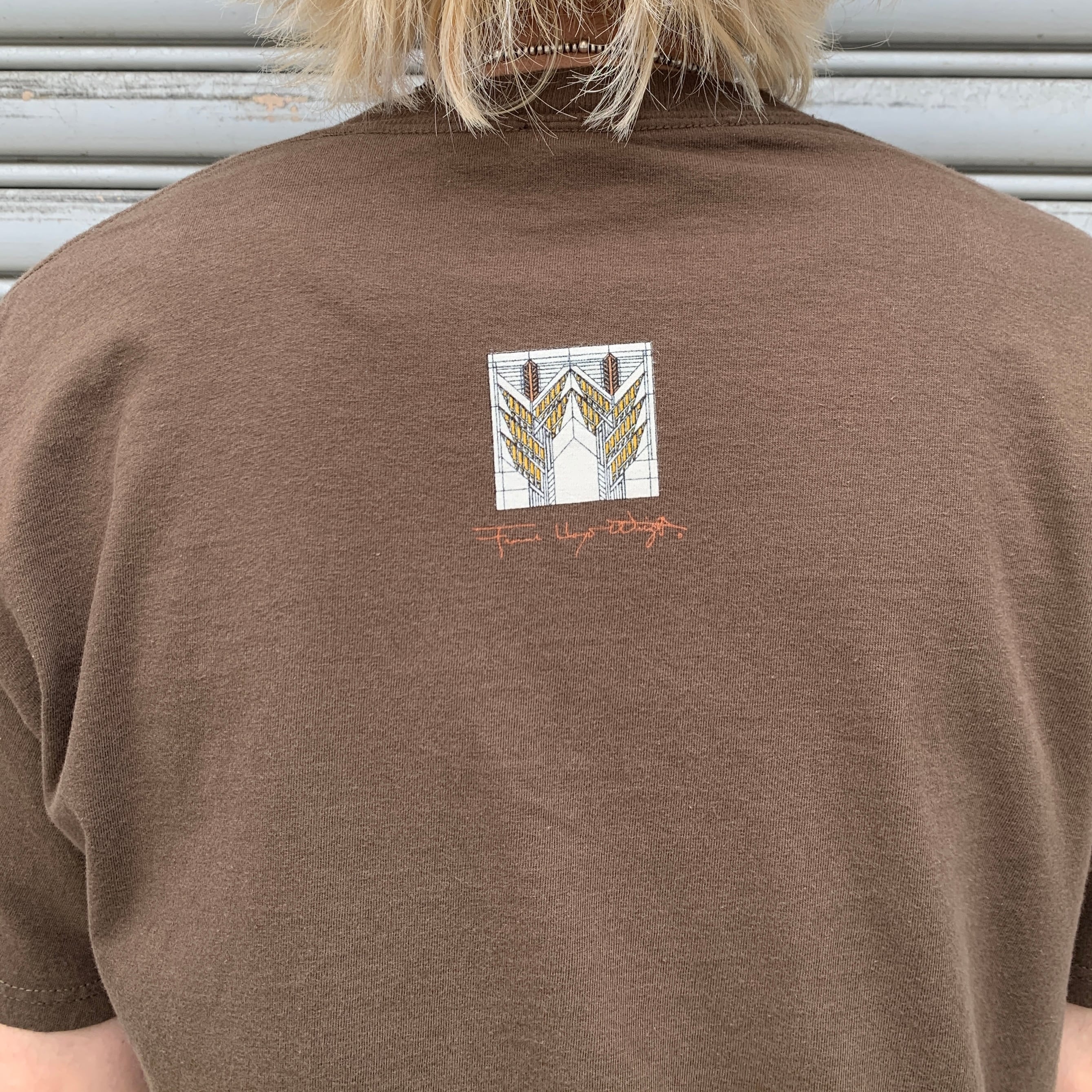 フランクロイドライト 建築家 ステンドグラス アートTシャツ ブラウン