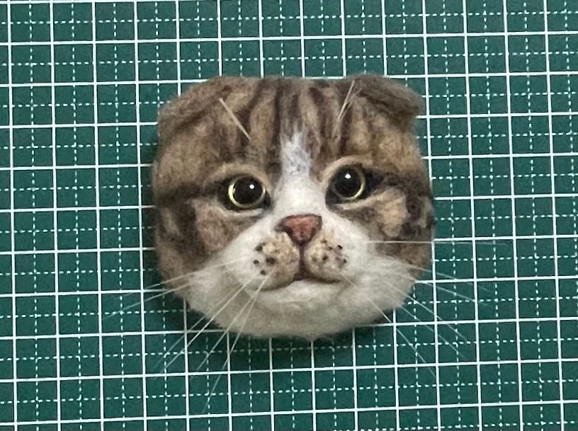 羊毛フェルト リアル可愛いスコティッシュフォールド 猫 ブローチ ゆ