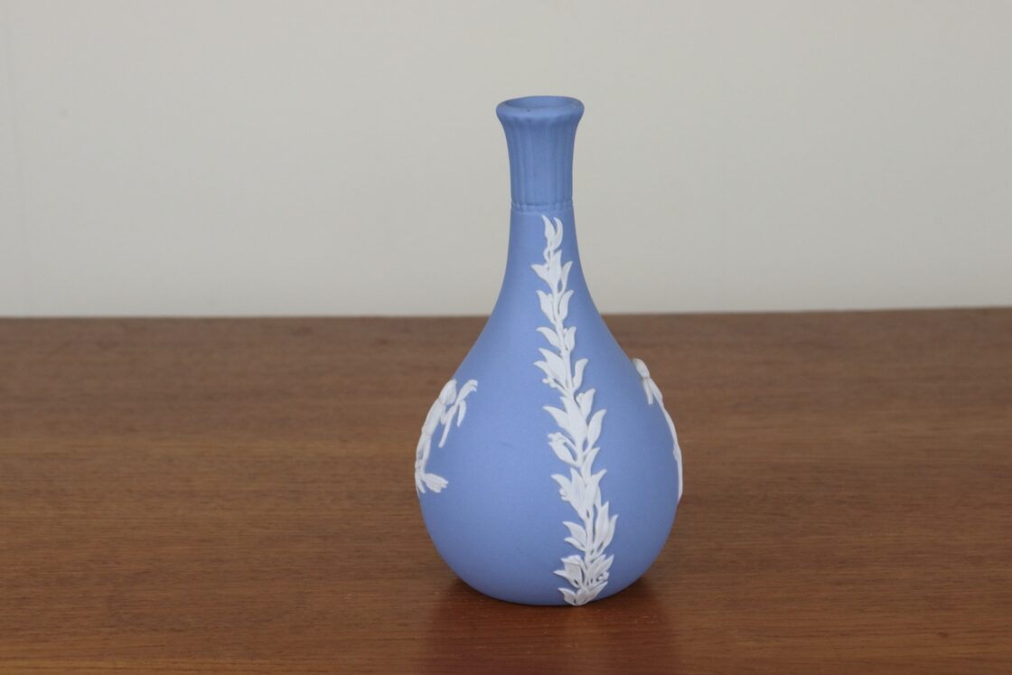 ウェッジウッド ジャスパー 花瓶 一輪挿し ペールブルー フラワー