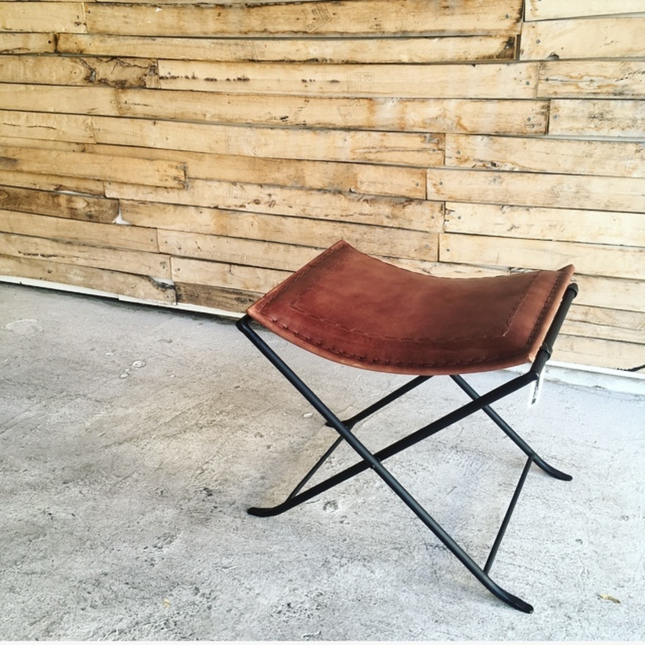 India Goat leather and iron folding stool Dark brown　インド　ゴートレザーアイアンフォールディングスツール　ダークブラウン　イス　山羊革　折りたたみ