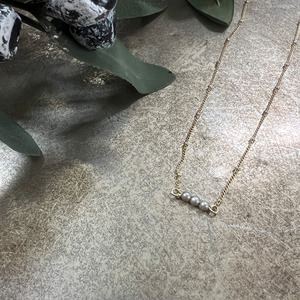 小粒チェコビーズのネックレス（3粒）