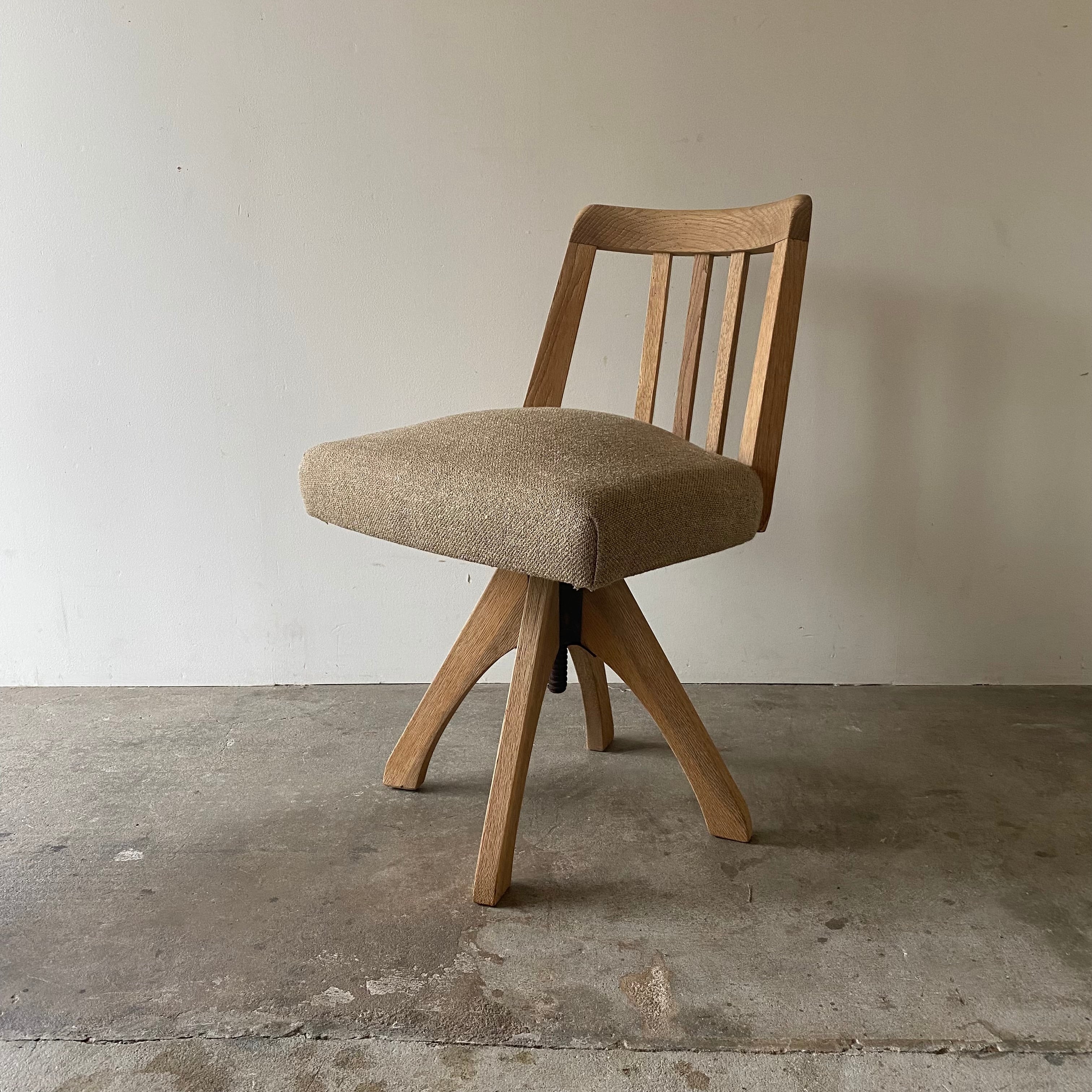 木の回転椅子　0925