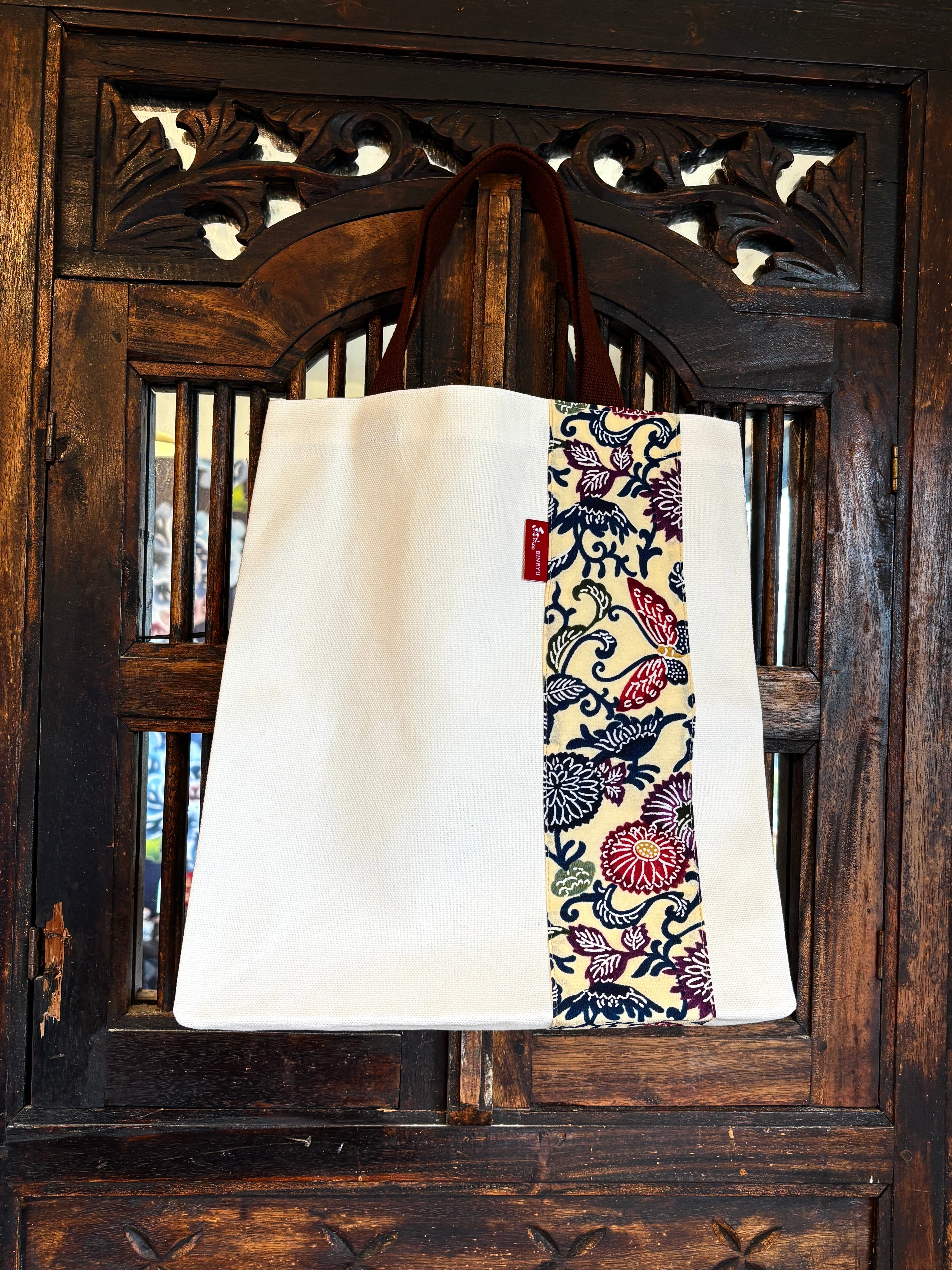 白帆布トートバッグ（唐草）