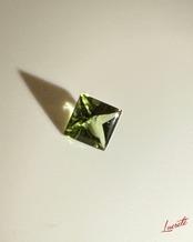Natural Peridot 1.55ct Square Puff Top Cut Loose Gemstone 天然ペリドット 1.55ct  ルース【LE-0075】