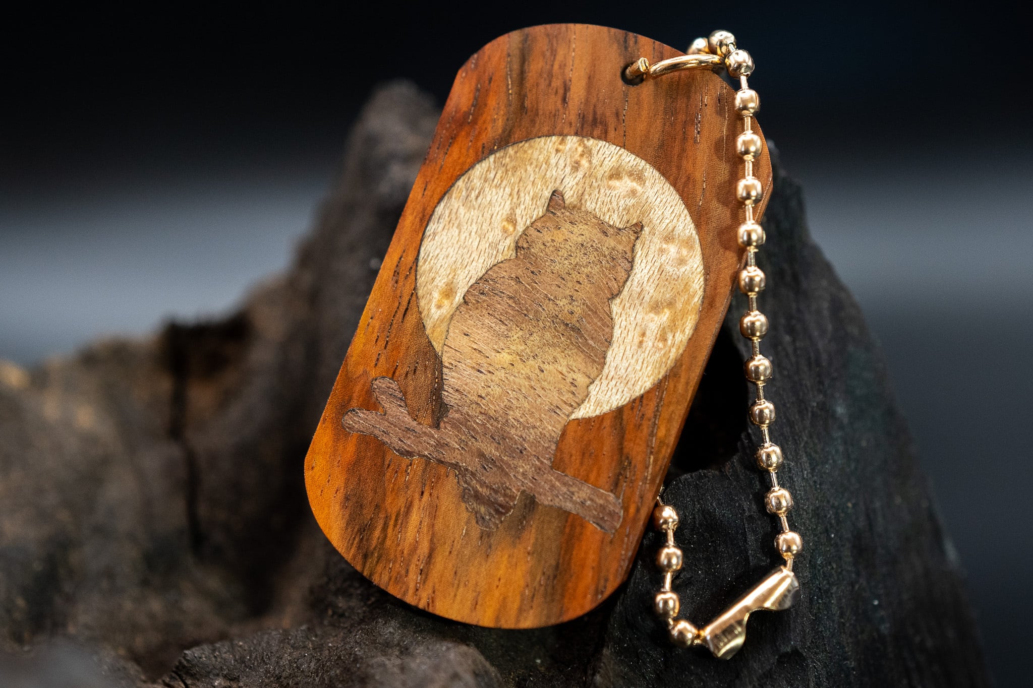 21世紀最高峰の材】サイアミーズローズウッド ドッグタグ 象嵌 夜とミミズク