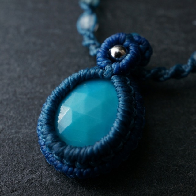 アリゾナ産スリーピングビューティーターコイズのマクラメネックレス（トルコ石）～ Sea ～