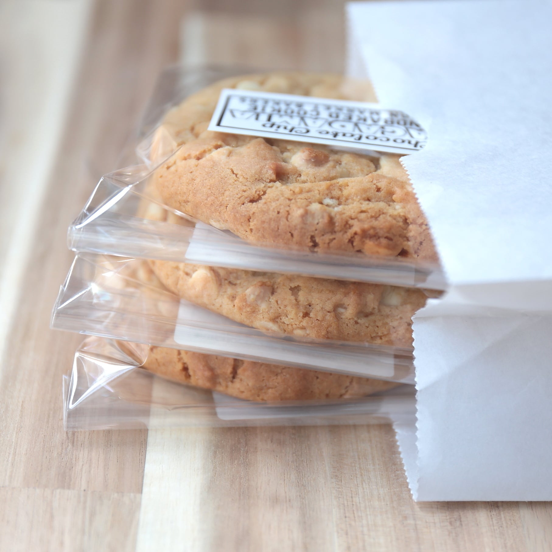 ホワイトチョコチップ・マカダミアクッキー3枚紙袋入 | HUDSON MARKET