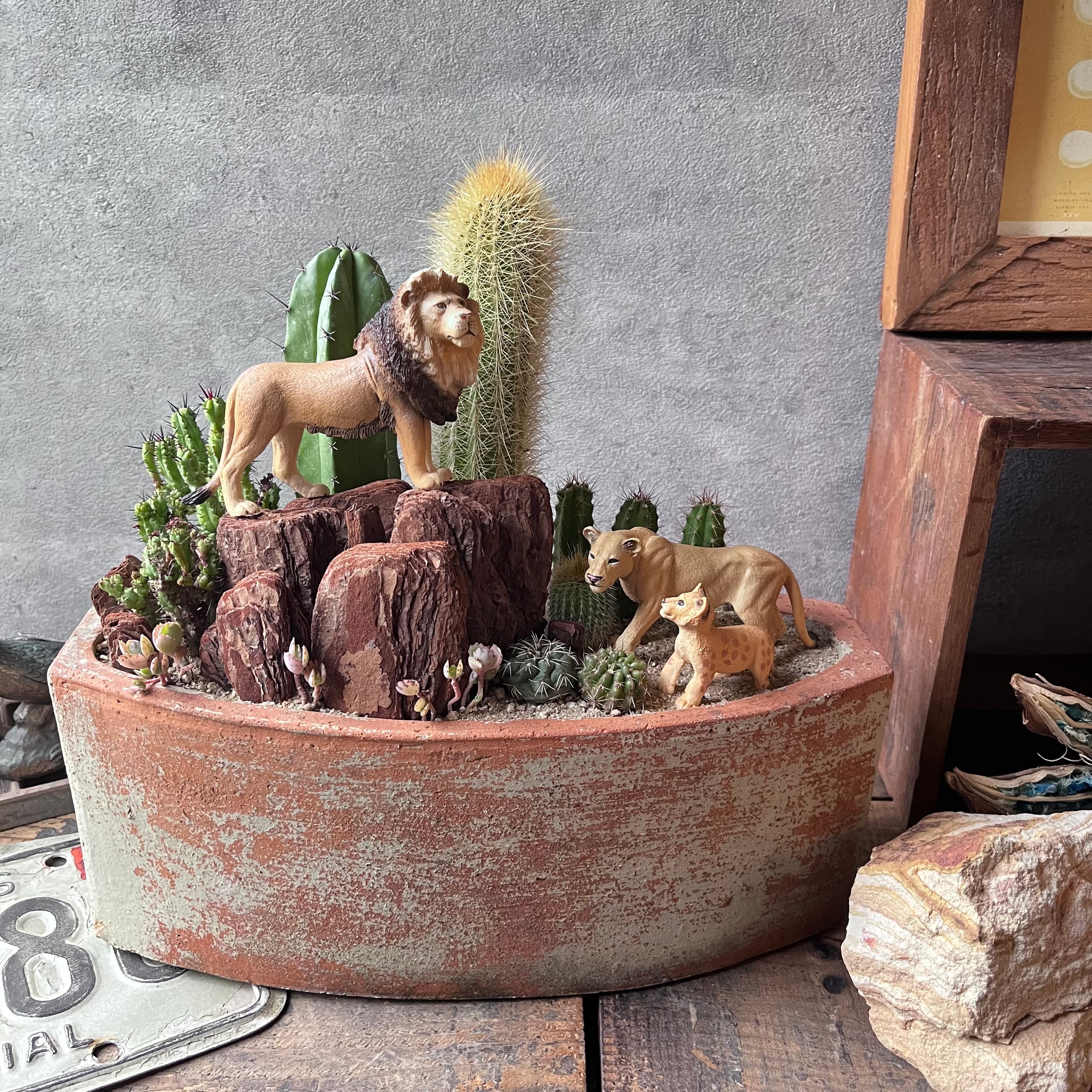 ライオンの肘掛と石榴 ライオンの肘掛と石榴