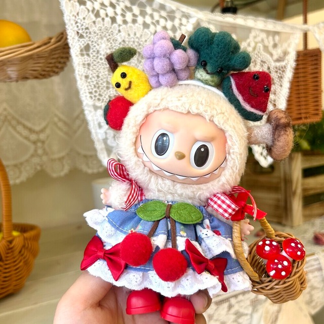 【数量限定】小森野 可愛いフルセット！Labubu ラブブ きのこ狩りセット リボン & フルーツヘアバンド 2種類のアレンジ 17cmラブブ対応 フルセット ドール衣装