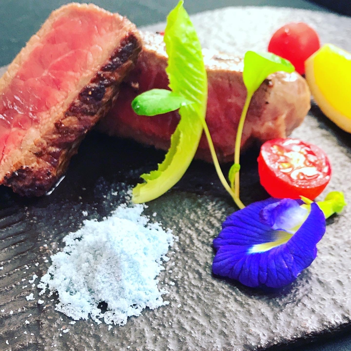 青い塩パック1kg 入り 美人塩！沖縄の青い塩 色が変化する『青い塩