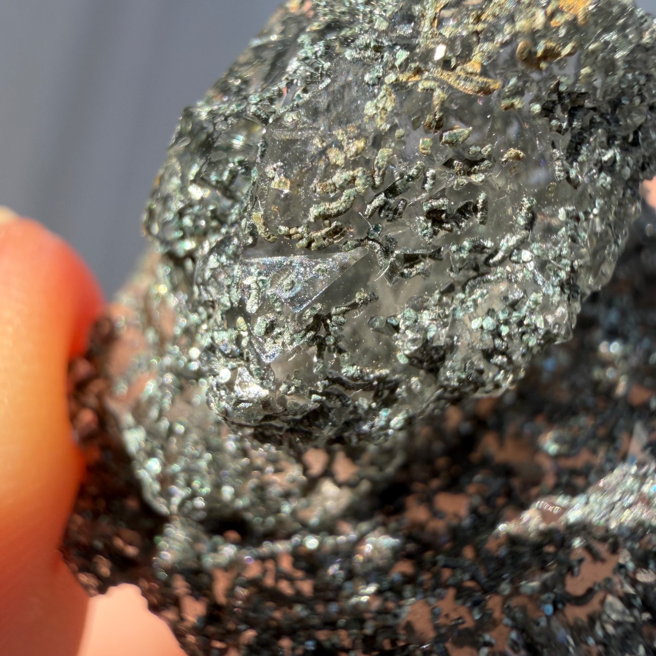 マニハール水晶  251207 原石 銀色微細結晶付き 高透明クォーツ ヒマラヤ水晶 天然石