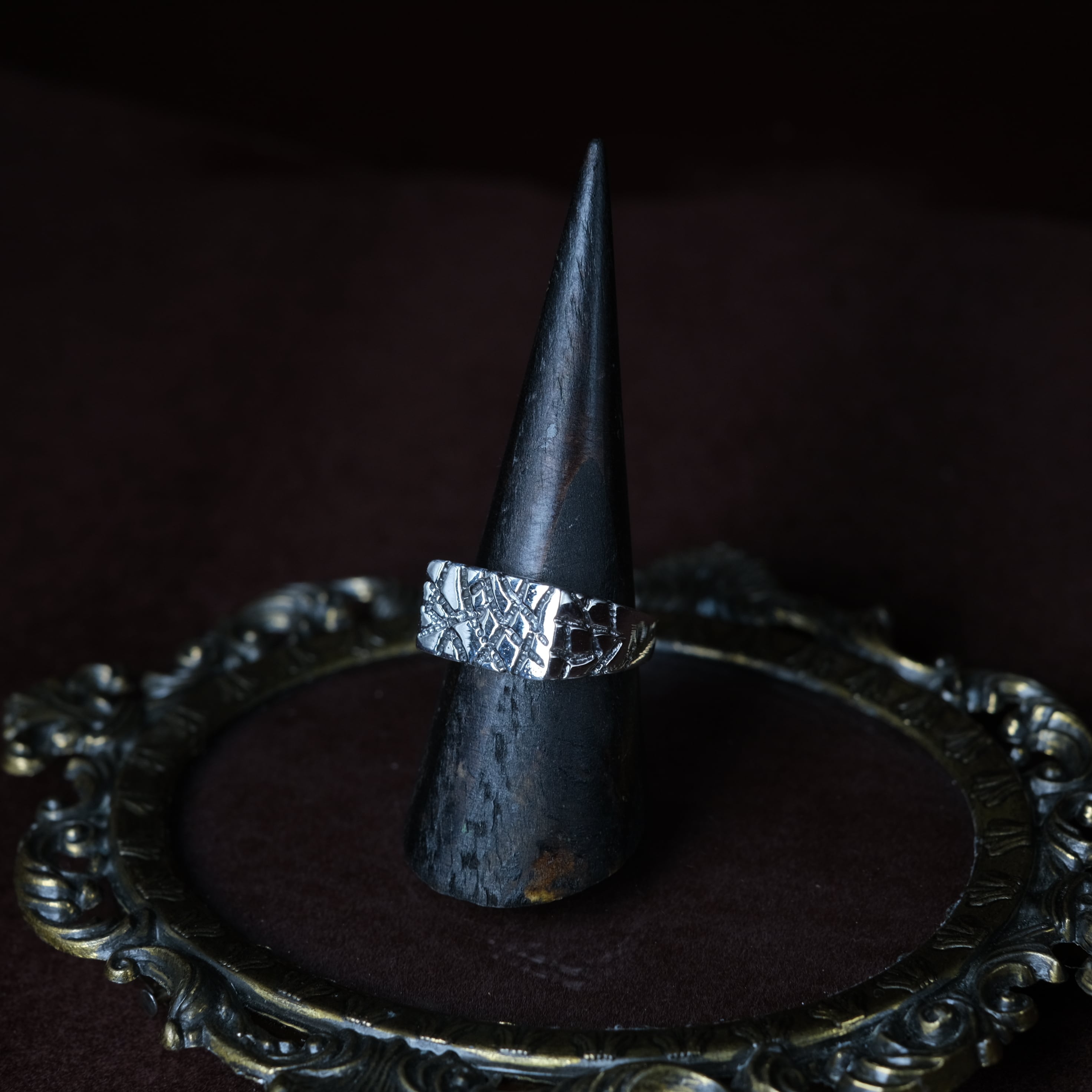 シルバー925 silver 燻し彫り込みデザインリング/軽研磨仕上げ/16号