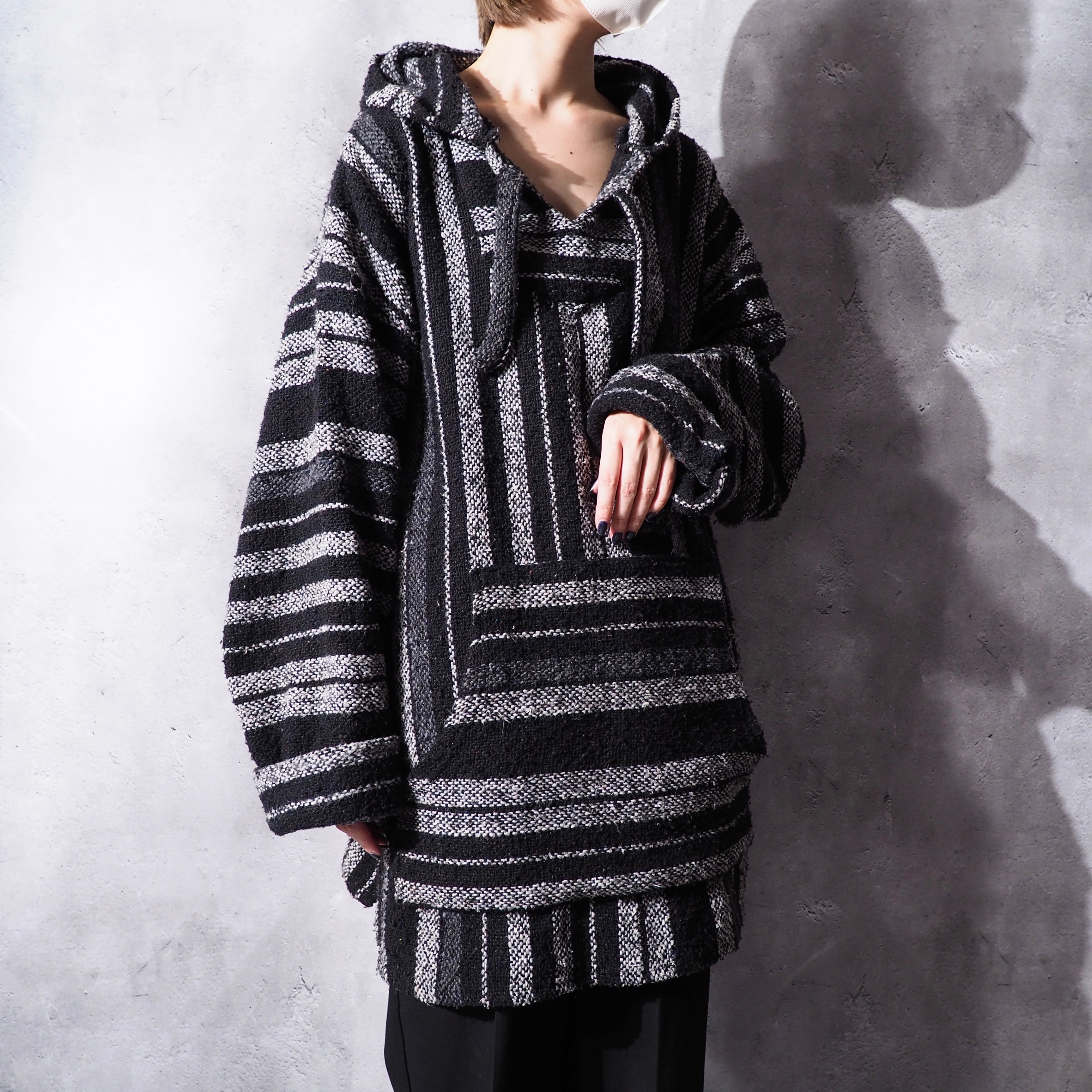 King over loose silhouette monotone line pattern vintage mekisikan Parker