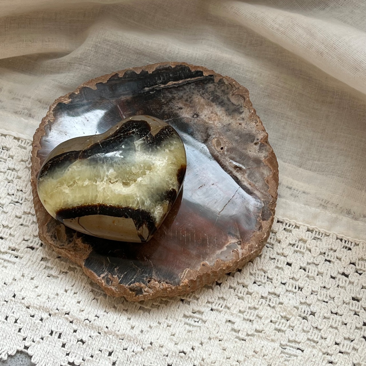 セプタリアン*ハート0633*天然石カービング*天然石インテリア*置き物