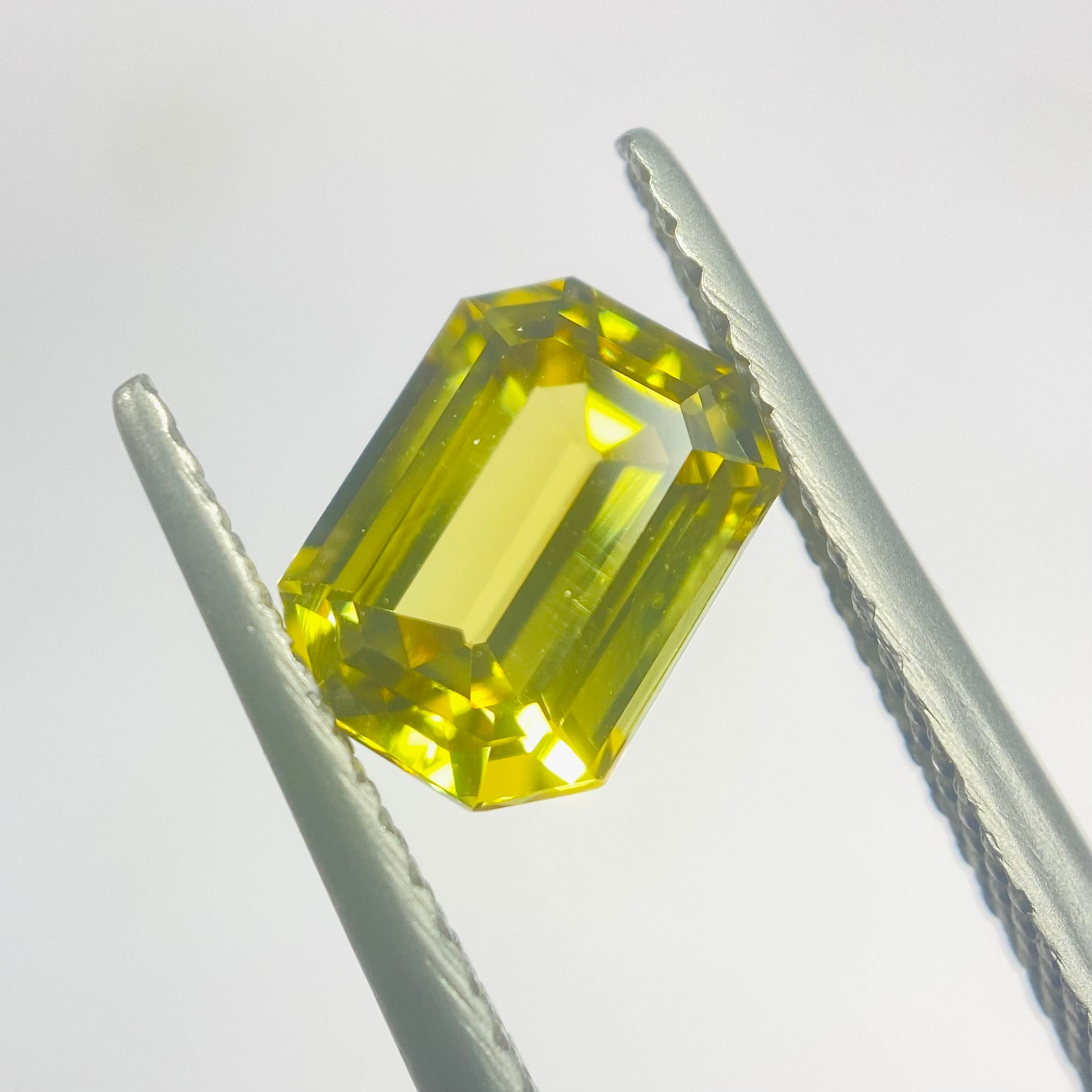 高品質　眩しすぎるマリガーネット