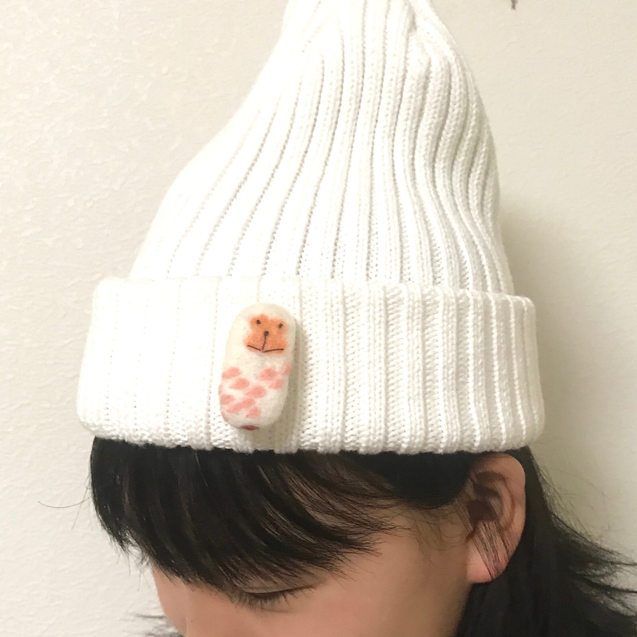 羊毛フェルトのお花見桜おサルブローチ | アーサーおサル