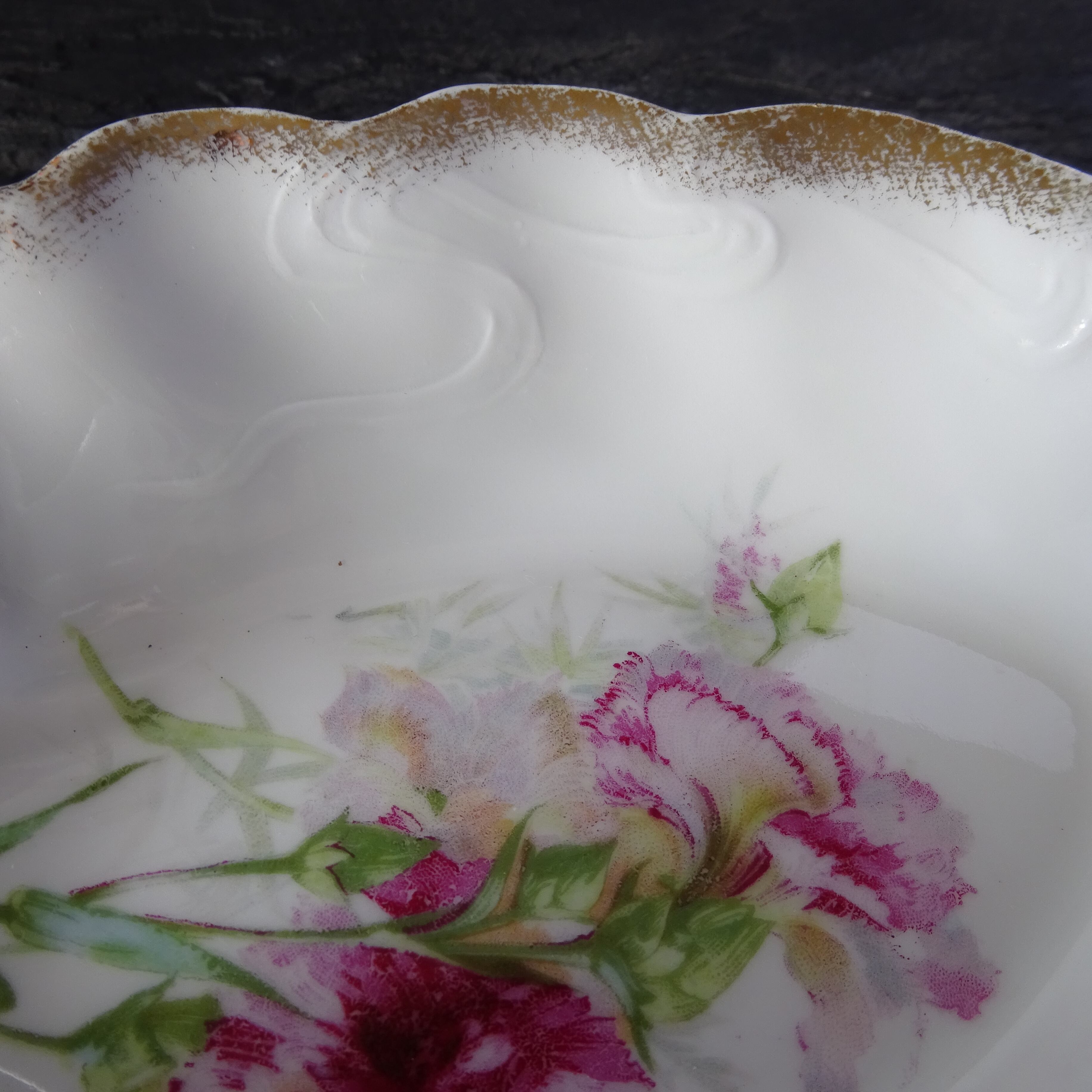 plat serviteur mendiant en porcelaine décor《OEILLET》