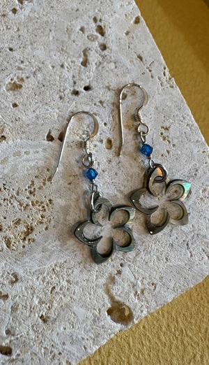 黒蝶貝オープンプルメリア　ピアス