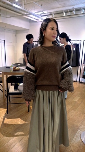 80256567 袖フェザー切替KNIT