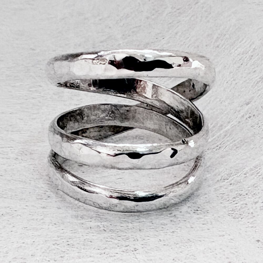 ELR00533重巻きメビウス甲丸槌目リング Silver jewelry | シルバー