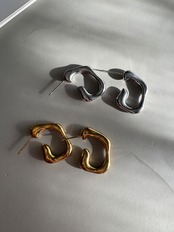 モードラインピアス