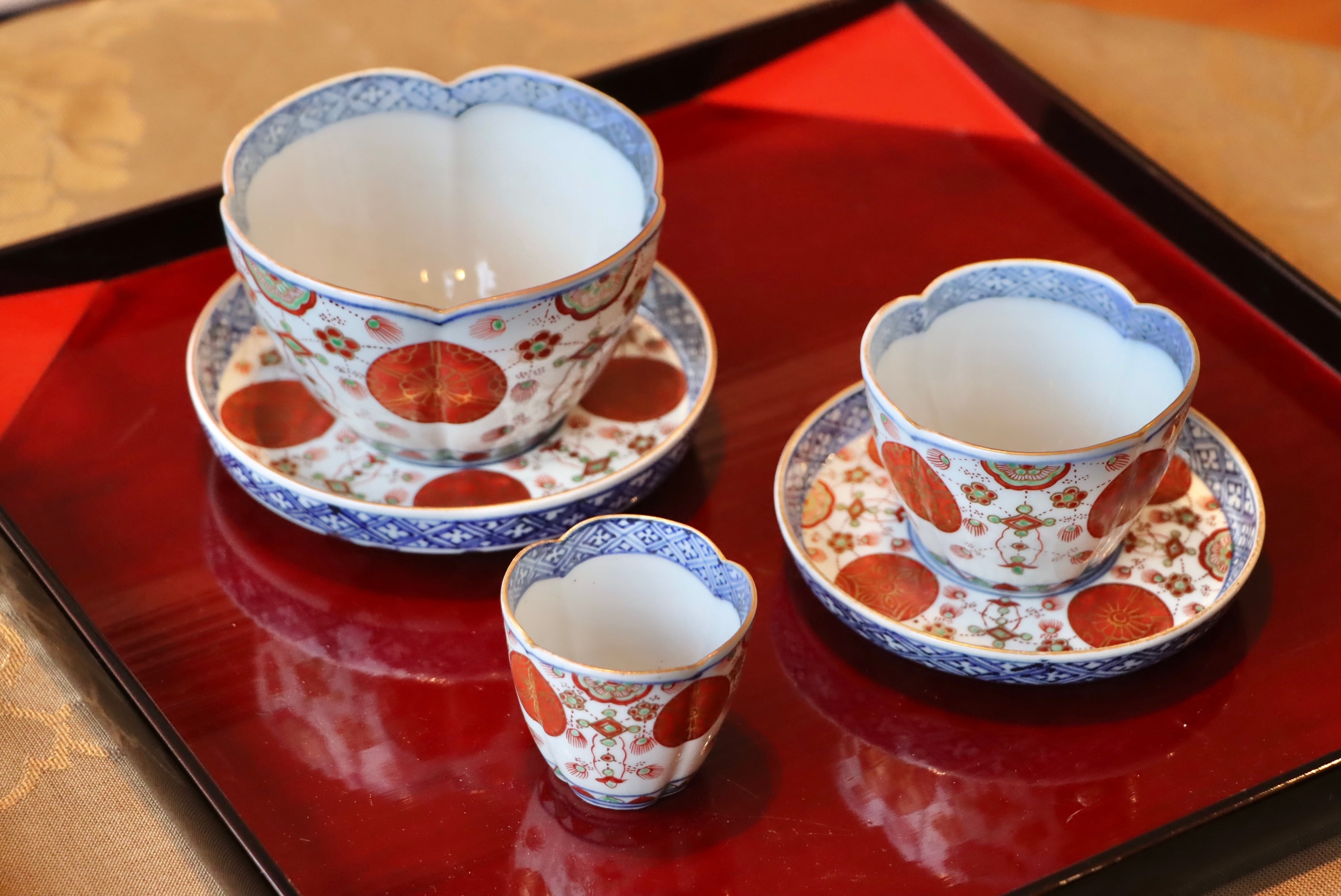 大聖寺伊万里 色絵 赤玉瓔珞文 蓋茶碗 通りもの/Daisyo-ji Imari