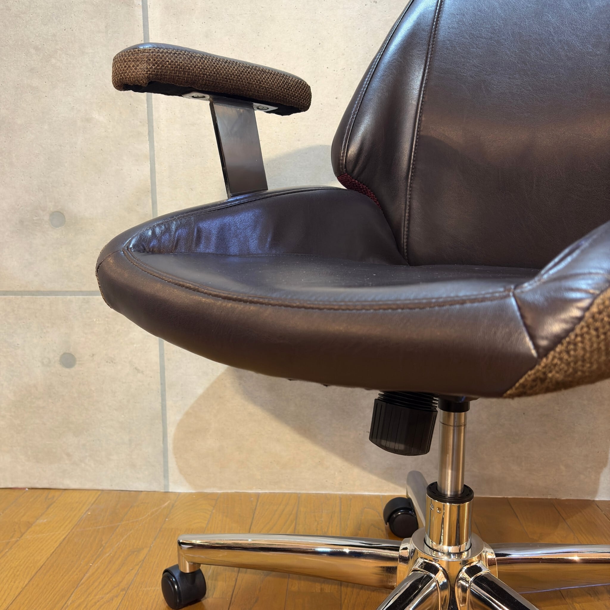 新品】ヴィンテージ風 デスクチェア WP | レザー×ファブリック