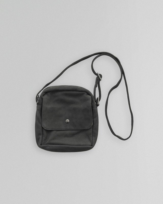 loose lamb leather shoulder pouch