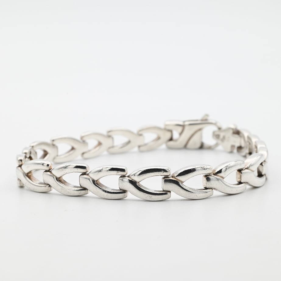 Modern Style Curvy Design Link Bracelet / Denmark