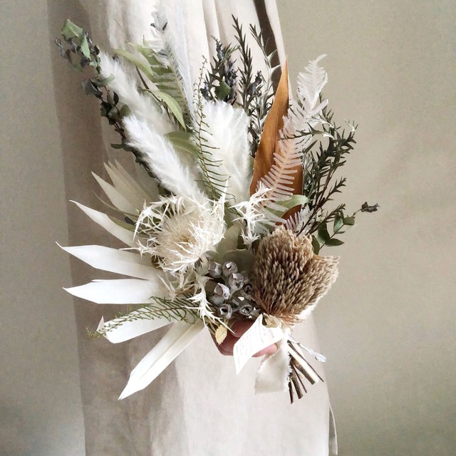 パームリーフとバンクシア白ドライフラワースワッグ お花作家の店 良秋ryosyu パームリーフとバンクシア白ドライフラワースワッグ お花作家の店 良秋ryosyu